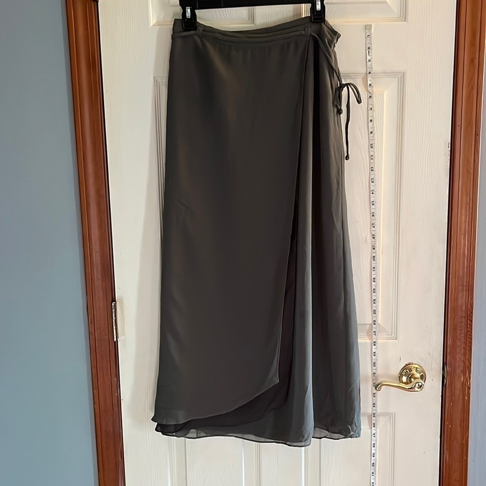 Norton Mcnauchton-size 12-green midi skirt. Elastic waist, zipper down side